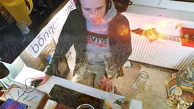 Snapshot of BongChannel chatting on 02.01.25 BongChannel online show from 02.01.25