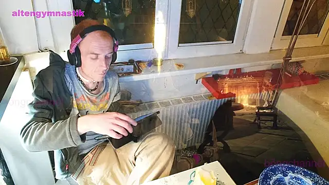 Snapshot of BongChannel chatting on 03.18.25 BongChannel online show from 03.18.25