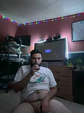 Snapshot of bigdickgio6923 chatting on 12.20.24 bigdickgio6923 online show from 12.20.24