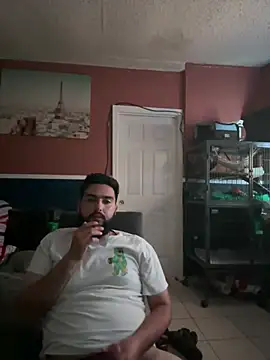 Snapshot of bigdickgio6923 chatting on 01.31.25 bigdickgio6923 online show from 01.31.25