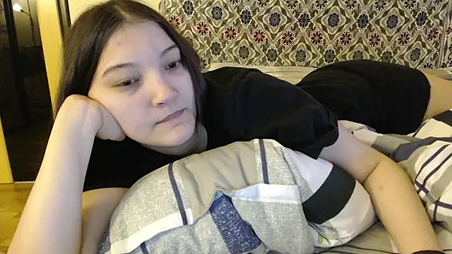 Snapshot of AlisaDevis chatting on 01.05.25 AlisaDevis online show from 01.05.25