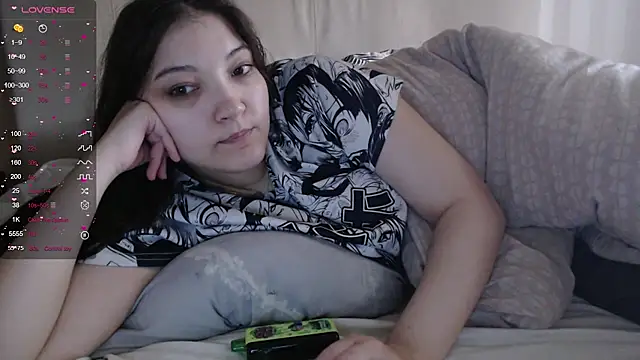 Snapshot of AlisaDevis chatting on 06.28.26 AlisaDevis online show from 06.28.26