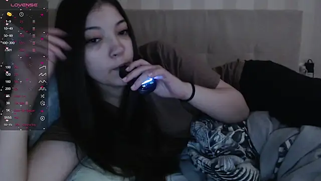 Snapshot of AlisaDevis chatting on 07.25.26 AlisaDevis online show from 07.25.26