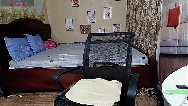 Snapshot of Lanian_99 chatting on 10.22.25 Lanian 99 online show from 10.22.25