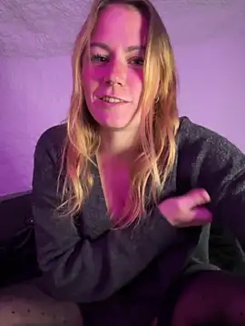 selenaluvv online show from 02.10.26