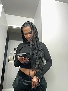 Your Paris online show from 02.21.25