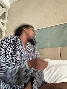 Your Paris online show from 04.15.26