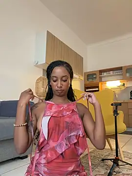 Snapshot of Your_Paris chatting on 05.17.26 Your Paris online show from 05.17.26