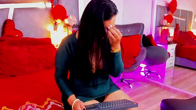 Evangeline Taylorr online show from 02.18.25