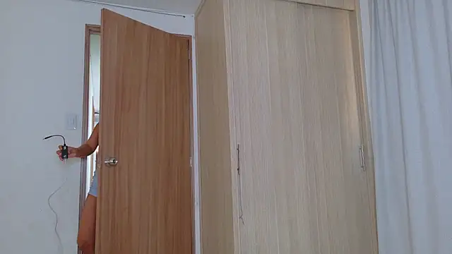 Snapshot of california_0 chatting on 09.23.25 california 0 online show from 09.23.25