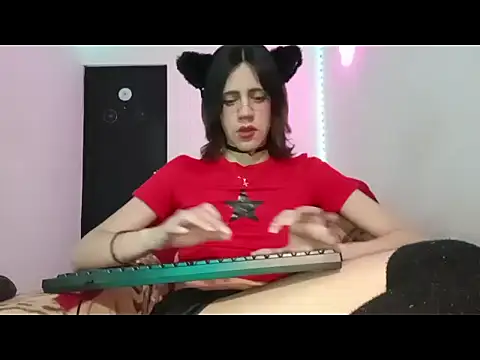 lucydreamm online show from 10.02.25