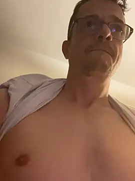 Snapshot of deskriptive chatting on 04.14.26 deskriptive online show from 04.14.26