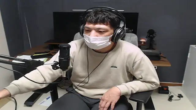 Snapshot of tokimori chatting on 02.26.25 tokimori online show from 02.26.25