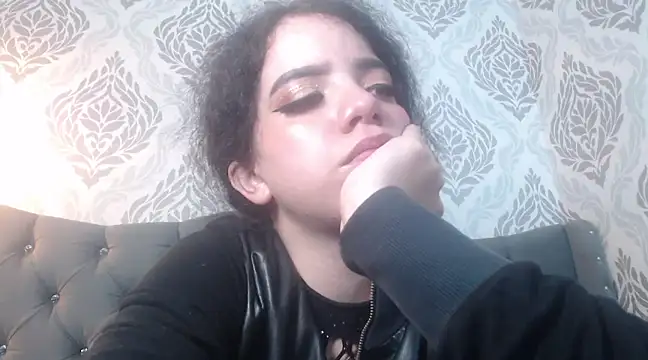 EmmaCowperr online show from 03.18.25