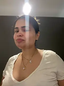 Snapshot of melanny10 chatting on 01.25.25 melanny10 online show from 01.25.25