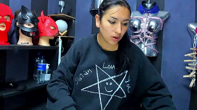 LucyStrike  online show from 02.14.25