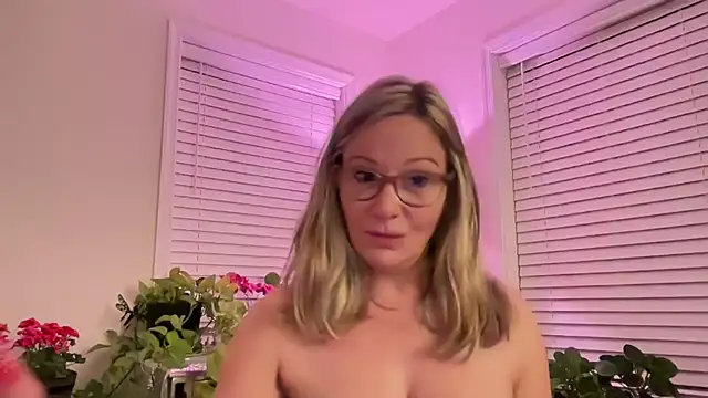 Snapshot of Milf_Goddess chatting on 05.14.26 Milf Goddess online show from 05.14.26