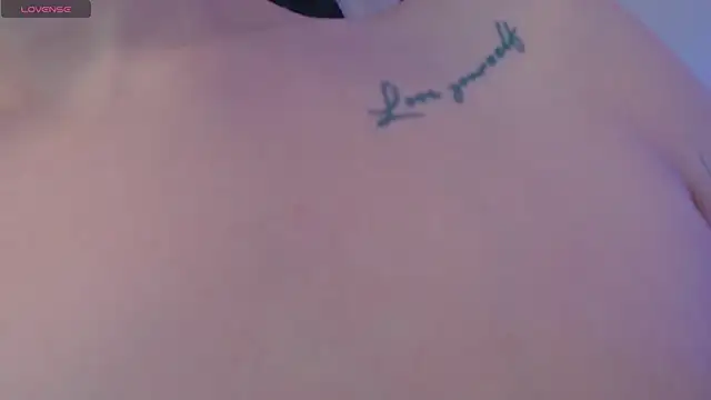 Snapshot of jesselines_ chatting on 02.16.26 jesselines online show from 02.16.26