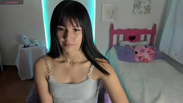 Snapshot of cute_roxy chatting on 12.11.24 cute roxy online show from 12.11.24