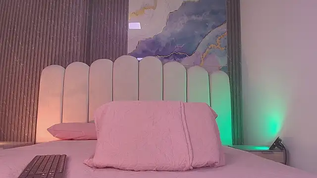 hot dione online show from 03.17.26