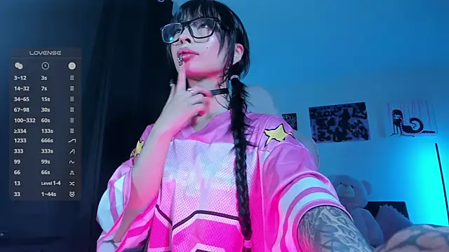 Snapshot of satanbabee chatting on 04.22.26 satanbabee online show from 04.22.26