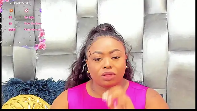 Snapshot of CamilaBenitez chatting on 04.30.26 CamilaBenitez online show from 04.30.26