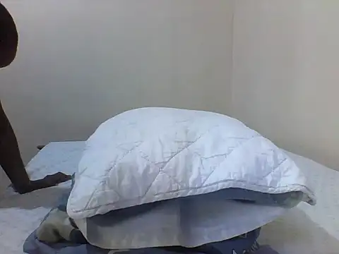 Snapshot of princess-cutie12 chatting on 02.06.26 princess-cutie12 online show from 02.06.26