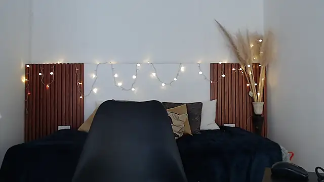Snapshot of Dakotagloss chatting on 12.23.24 Dakotagloss online show from 12.23.24
