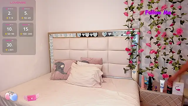 Snapshot of Vicky_Freedom chatting on 12.19.24 Vicky Freedom online show from 12.19.24