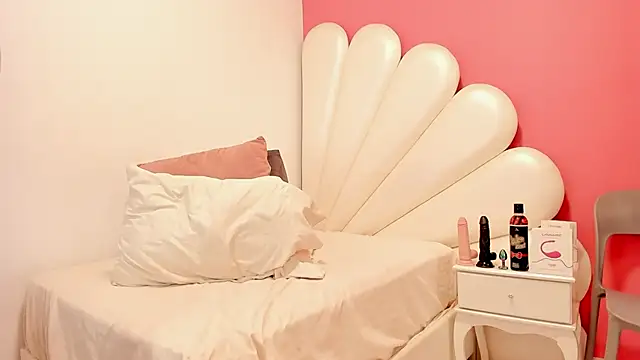 Snapshot of Vicky_Freedom chatting on 02.19.25 Vicky Freedom online show from 02.19.25