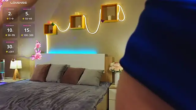 oliviabr0wn0 online show from 02.23.25