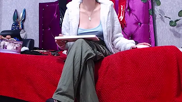 AyshaScott online show from 01.04.25