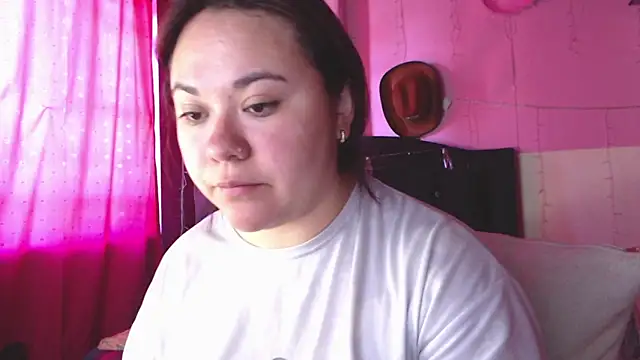 NikkiRous  online show from 02.25.26