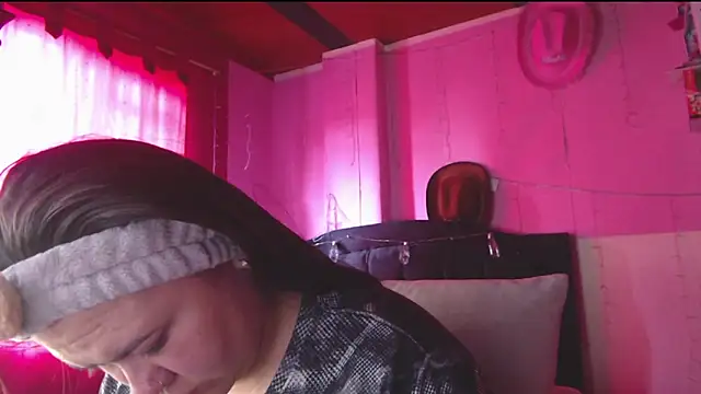 NikkiRous  online show from 04.13.26