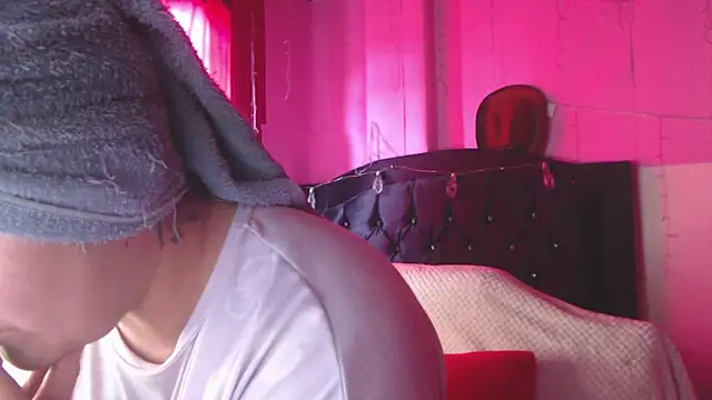 NikkiRous  online show from 05.12.26