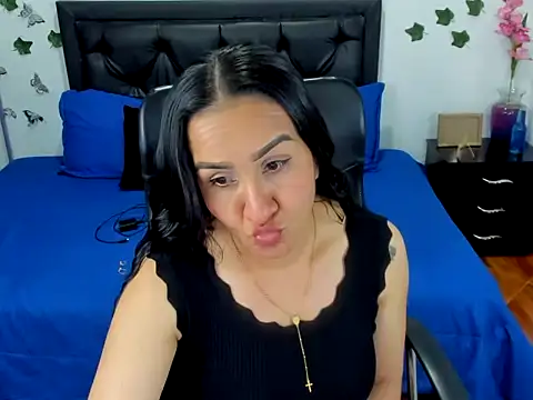Snapshot of Violeta_stilll chatting on 10.15.25 Violeta stilll online show from 10.15.25
