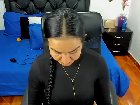 Snapshot of Violeta_stilll chatting on 10.21.25 Violeta stilll online show from 10.21.25