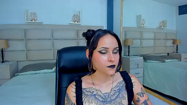 AnnyThompson  online show from 11.09.25