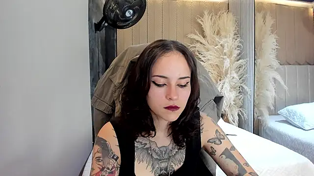 Snapshot of AnnyThompson_ chatting on 04.18.26 AnnyThompson online show from 04.18.26