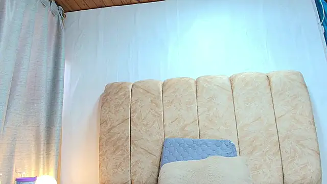 Zoe Curvy online show from 11.18.25