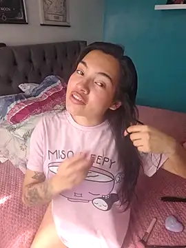 Snapshot of lauvelez__ chatting on 02.04.26 lauvelez online show from 02.04.26