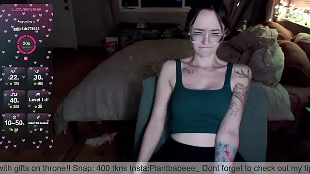 Snapshot of Plantbabeee chatting on 03.18.25 Plantbabeee online show from 03.18.25