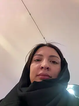 BabeRainbow online show from 01.05.25