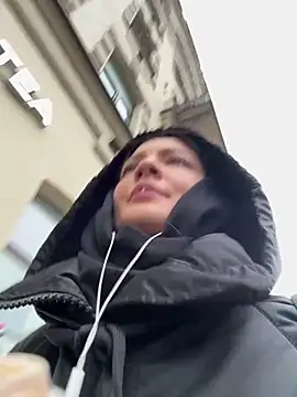 BabeRainbow online show from 11.07.25