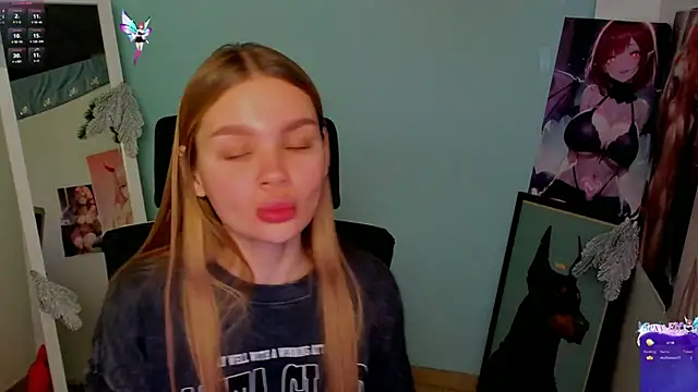 Snapshot of Molly_sweetie chatting on 12.12.24 Molly sweetie online show from 12.12.24