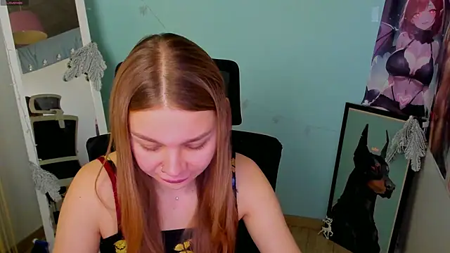 Snapshot of Molly_sweetie chatting on 12.28.24 Molly sweetie online show from 12.28.24