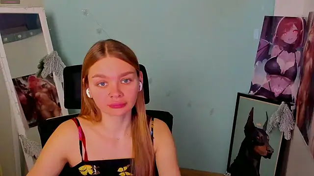 Snapshot of Molly_sweetie chatting on 12.28.24 Molly sweetie online show from 12.28.24