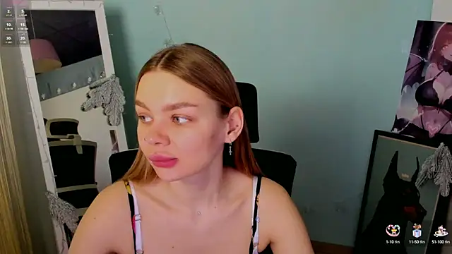 Snapshot of Molly_sweetie chatting on 01.10.25 Molly sweetie online show from 01.10.25