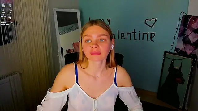 Snapshot of Molly_sweetie chatting on 02.09.25 Molly sweetie online show from 02.09.25