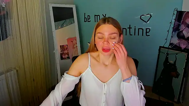 Snapshot of Molly_sweetie chatting on 02.10.25 Molly sweetie online show from 02.10.25
